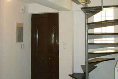 Ολική Ανακαίνιση Μεζονέτας 120 τ.μ. στην Αμφιάλη